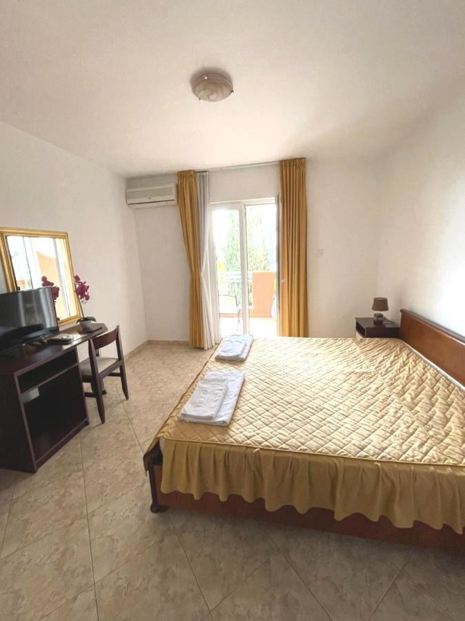 Garni Hotel S Coast Budva Exterior photo