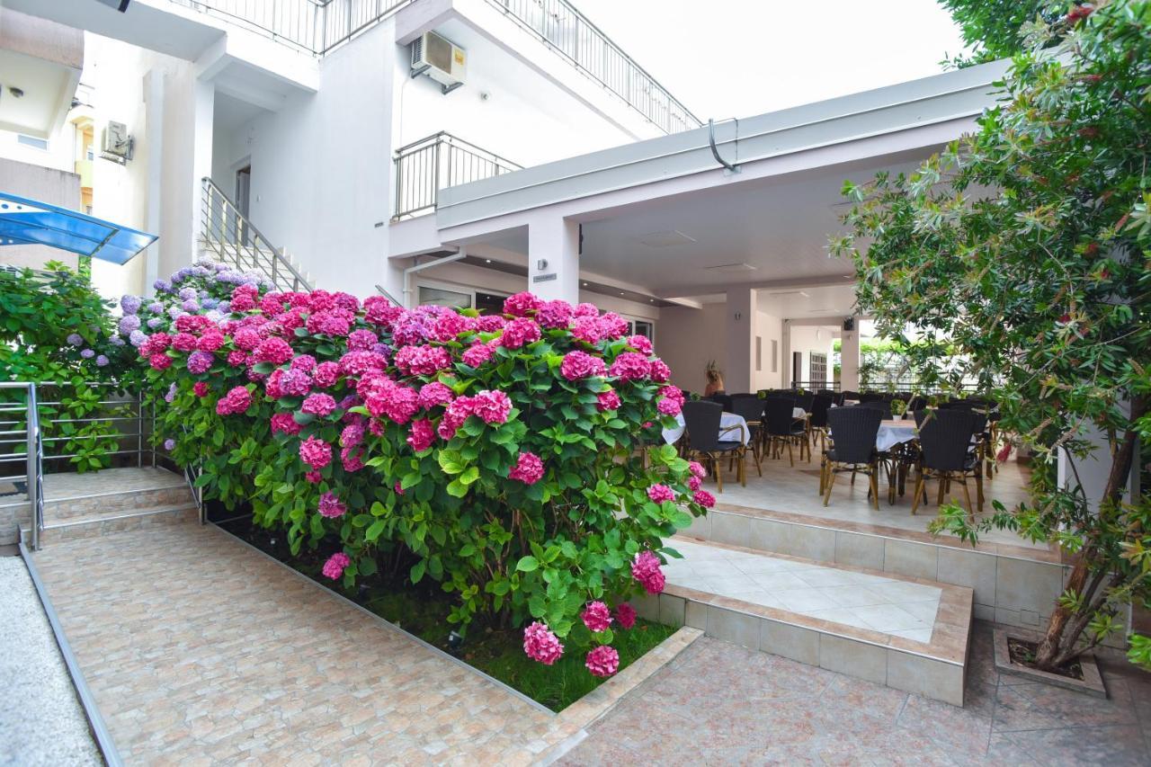 Garni Hotel S Coast Budva Exterior photo