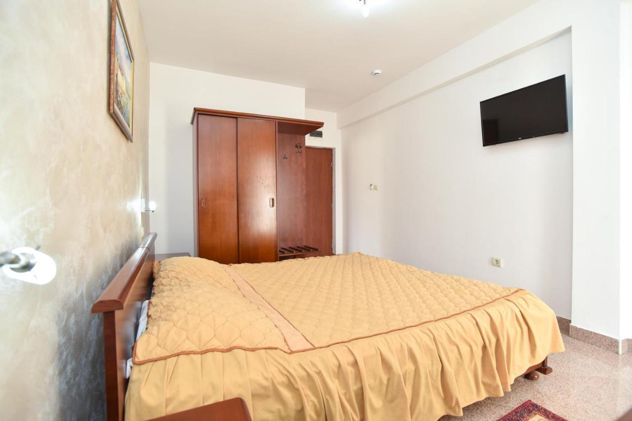 Garni Hotel S Coast Budva Exterior photo