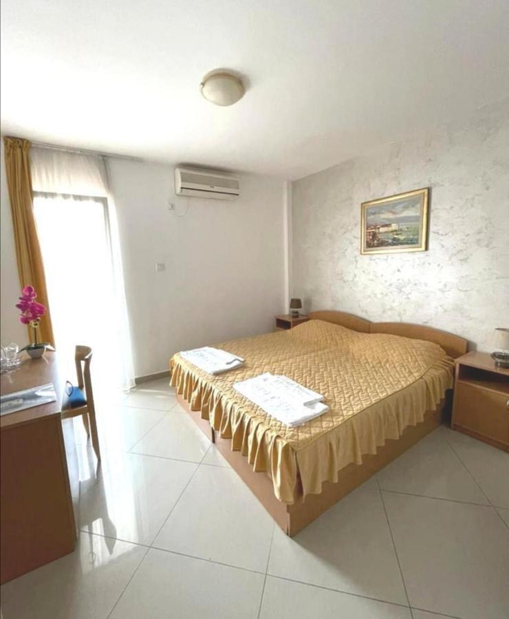 Garni Hotel S Coast Budva Exterior photo