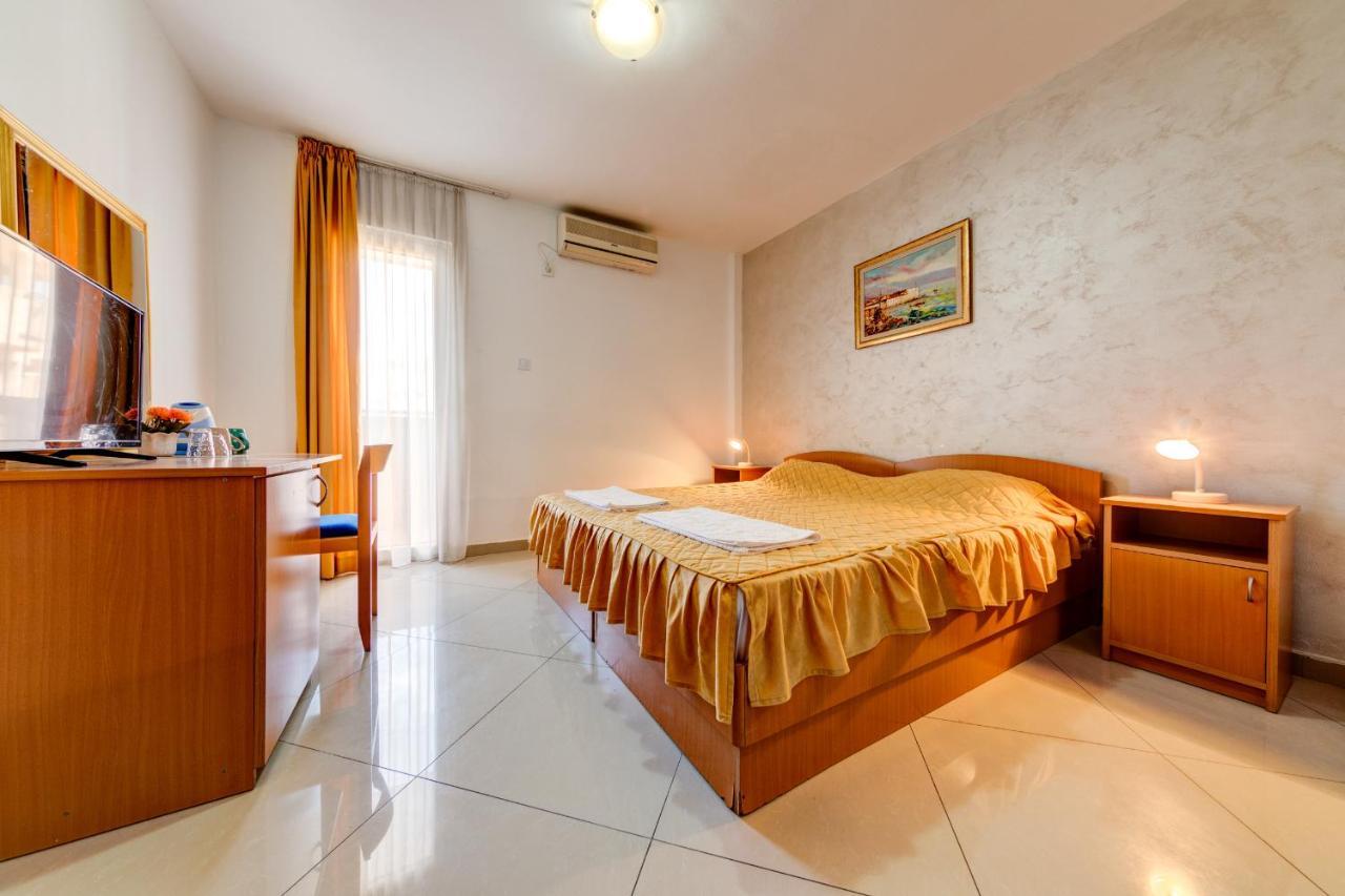 Garni Hotel S Coast Budva Exterior photo