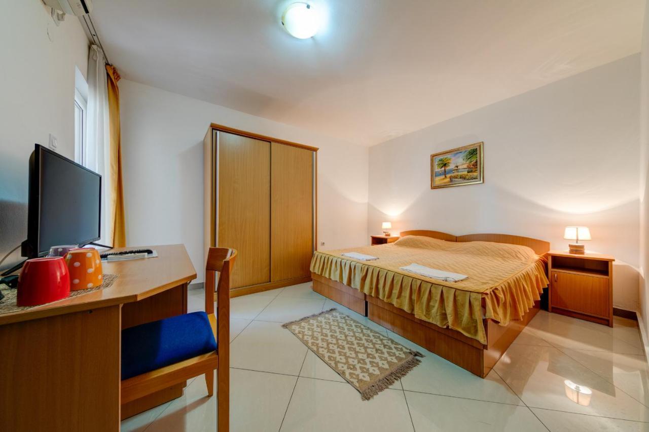 Garni Hotel S Coast Budva Exterior photo