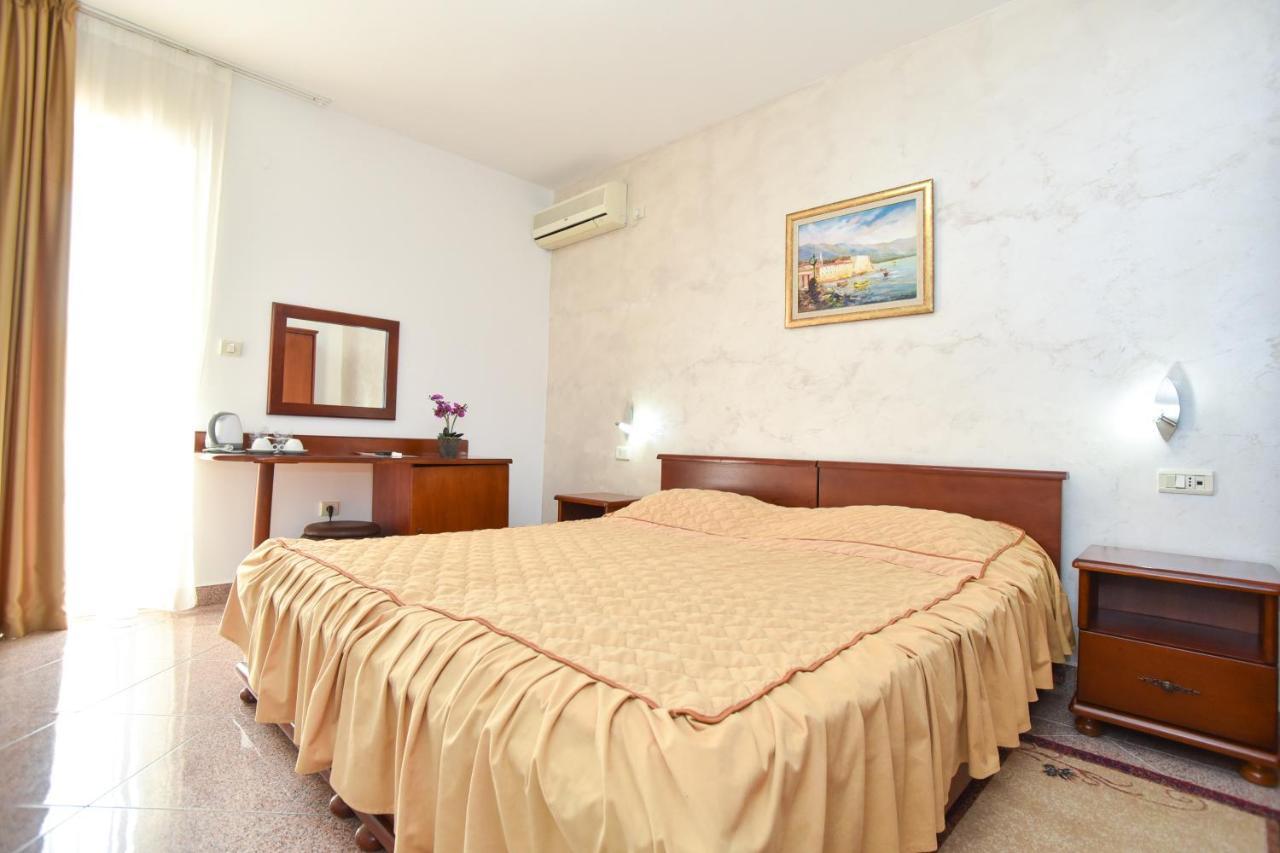 Garni Hotel S Coast Budva Exterior photo