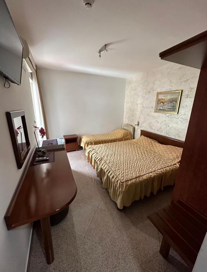 Garni Hotel S Coast Budva Exterior photo