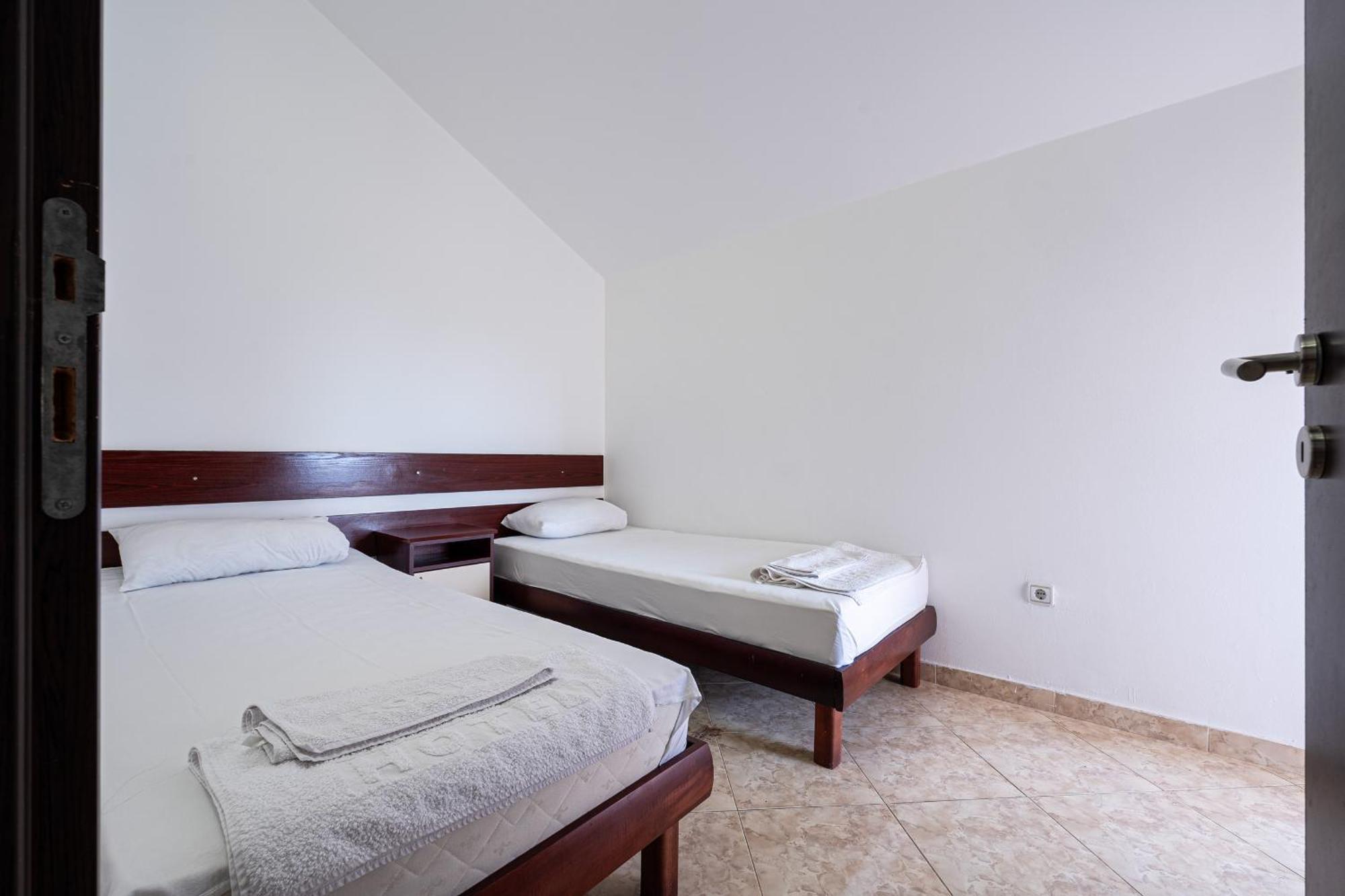 Garni Hotel S Coast Budva Room photo